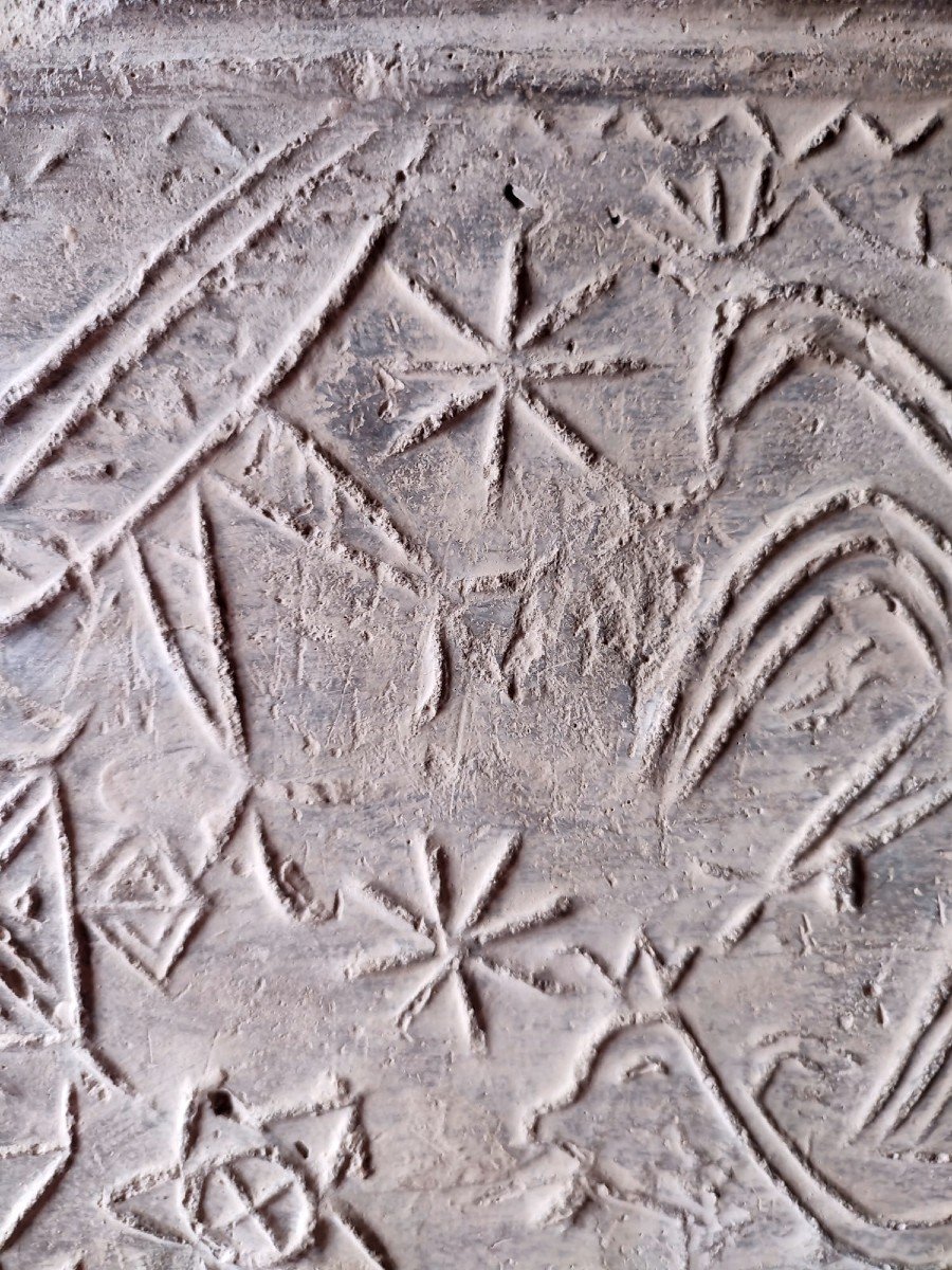 Templar Pluteus In Sandstone. 13th Century-photo-2