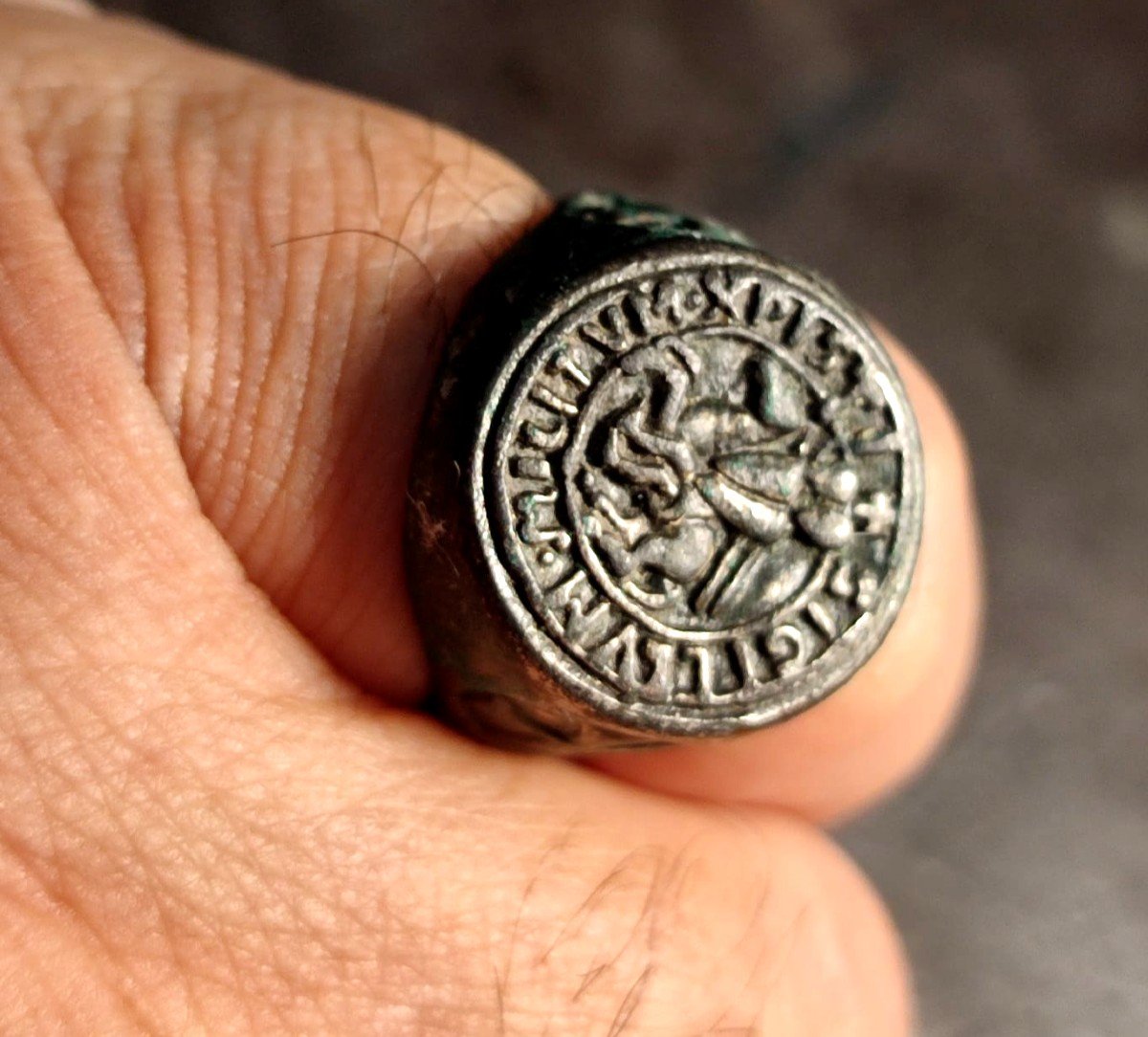  Très rare chevalière templière en argent 'SIGILLUM MILITUM XPISTI' sec. XII-XIII-photo-1