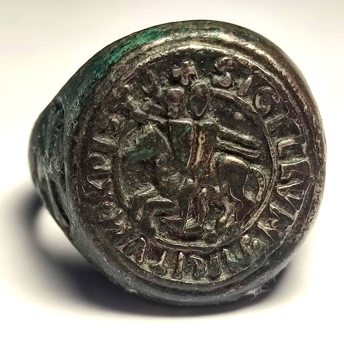  Très rare chevalière templière en argent 'SIGILLUM MILITUM XPISTI' sec. XII-XIII