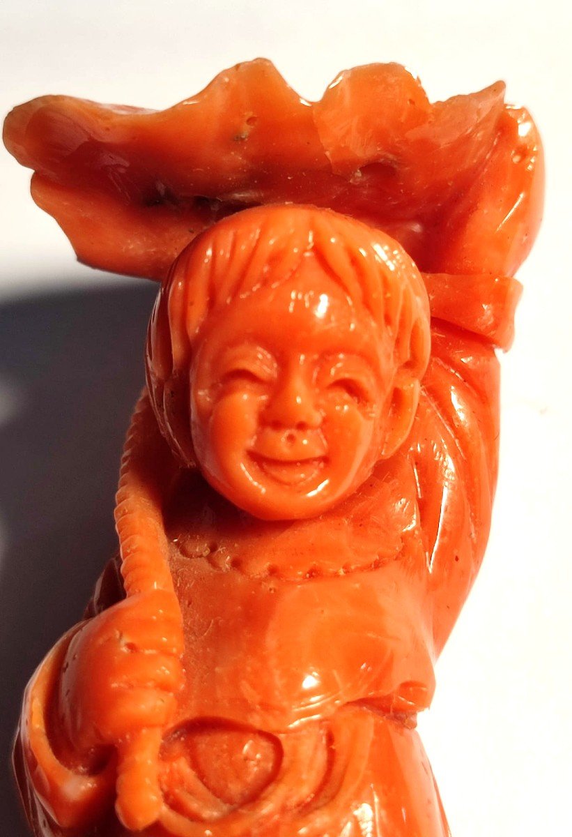 Carved Coral Depicting A Child Sheltering Under A Leaf. China, Early 1900s-photo-3