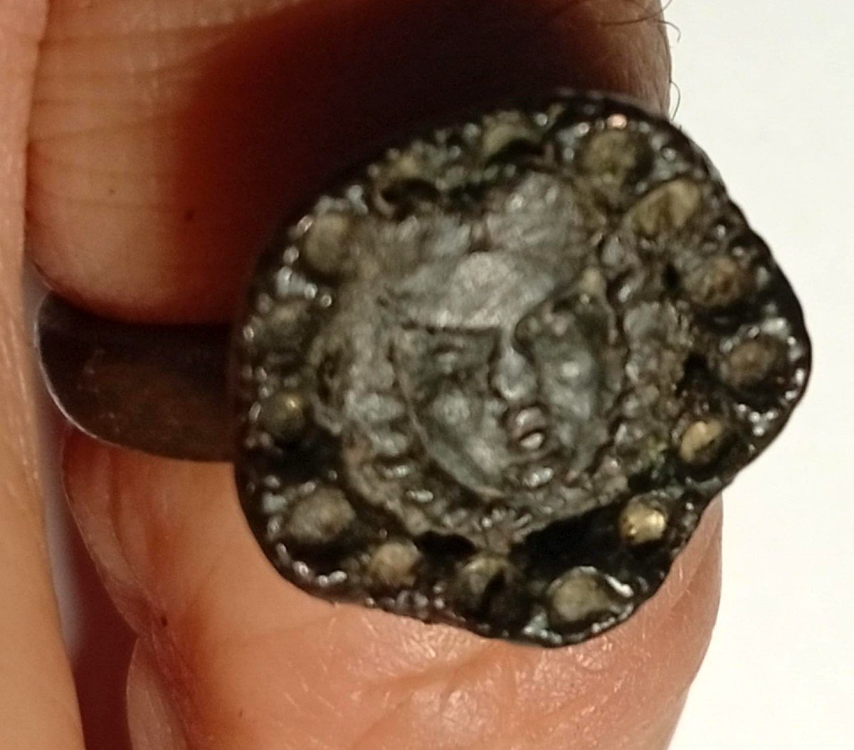 Esoteric Medieval Bronze Signet Ring, With A Woman's Face Within A Pentacle.-photo-3