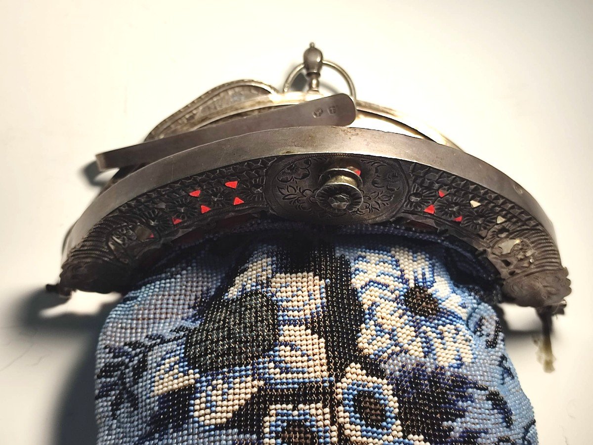 Handbag Finely Embroidered With Colored Glass Beads. Structure In Silver- Holland 1864-photo-2