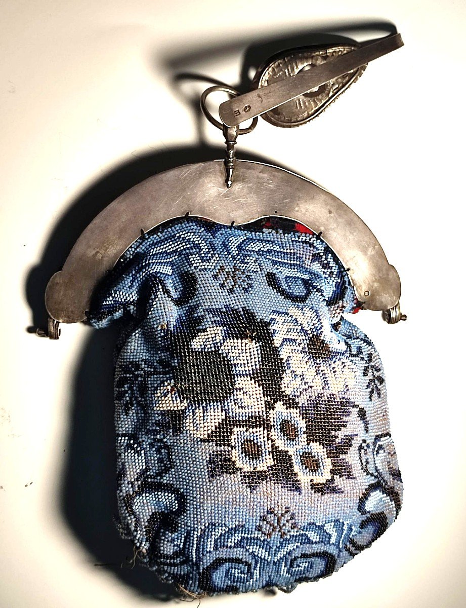 Handbag Finely Embroidered With Colored Glass Beads. Structure In Silver- Holland 1864-photo-1