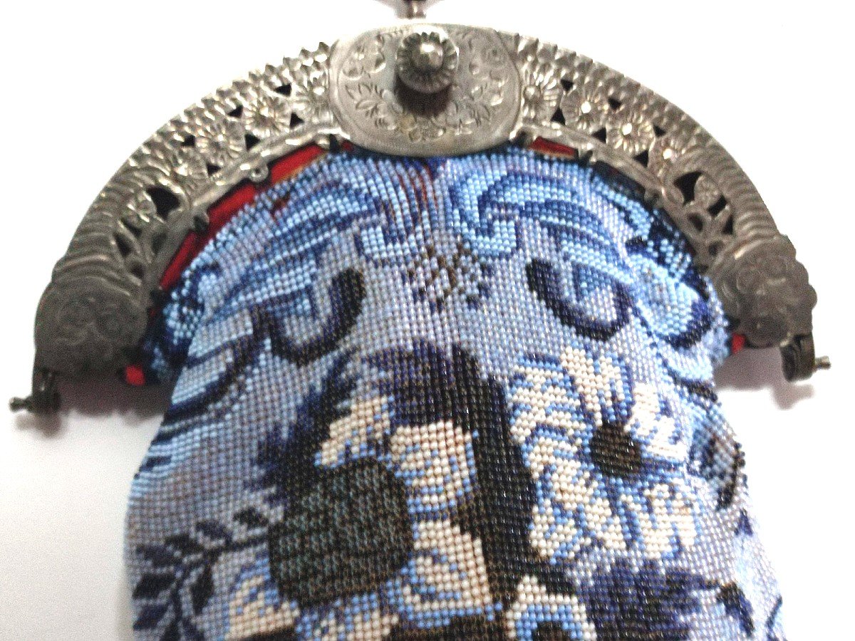 Handbag Finely Embroidered With Colored Glass Beads. Structure In Silver- Holland 1864-photo-4