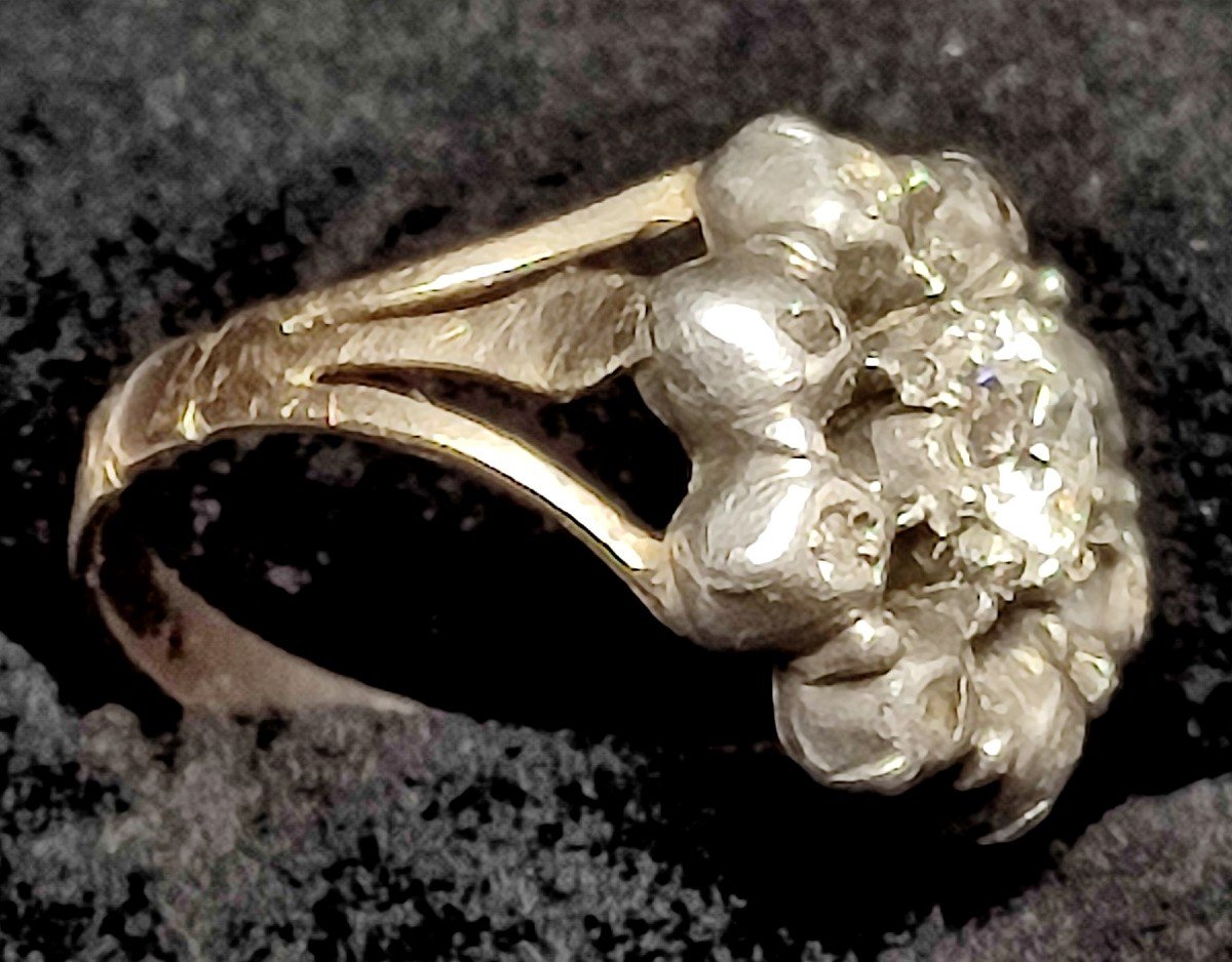 Anello A 'fiore' Metà 800 Con Brillante Centrale Da 0'30 E Diamanti A Contorno.-photo-4