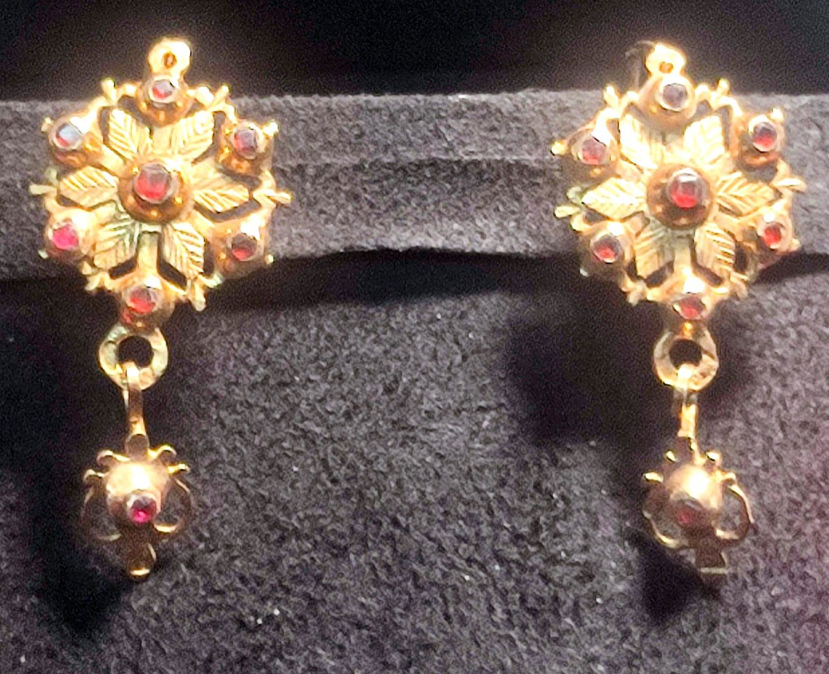 Boucles d'oreilles siciliennes en or du XVIIIe siècle avec grenats. Poinçons dans la tige  -photo-2