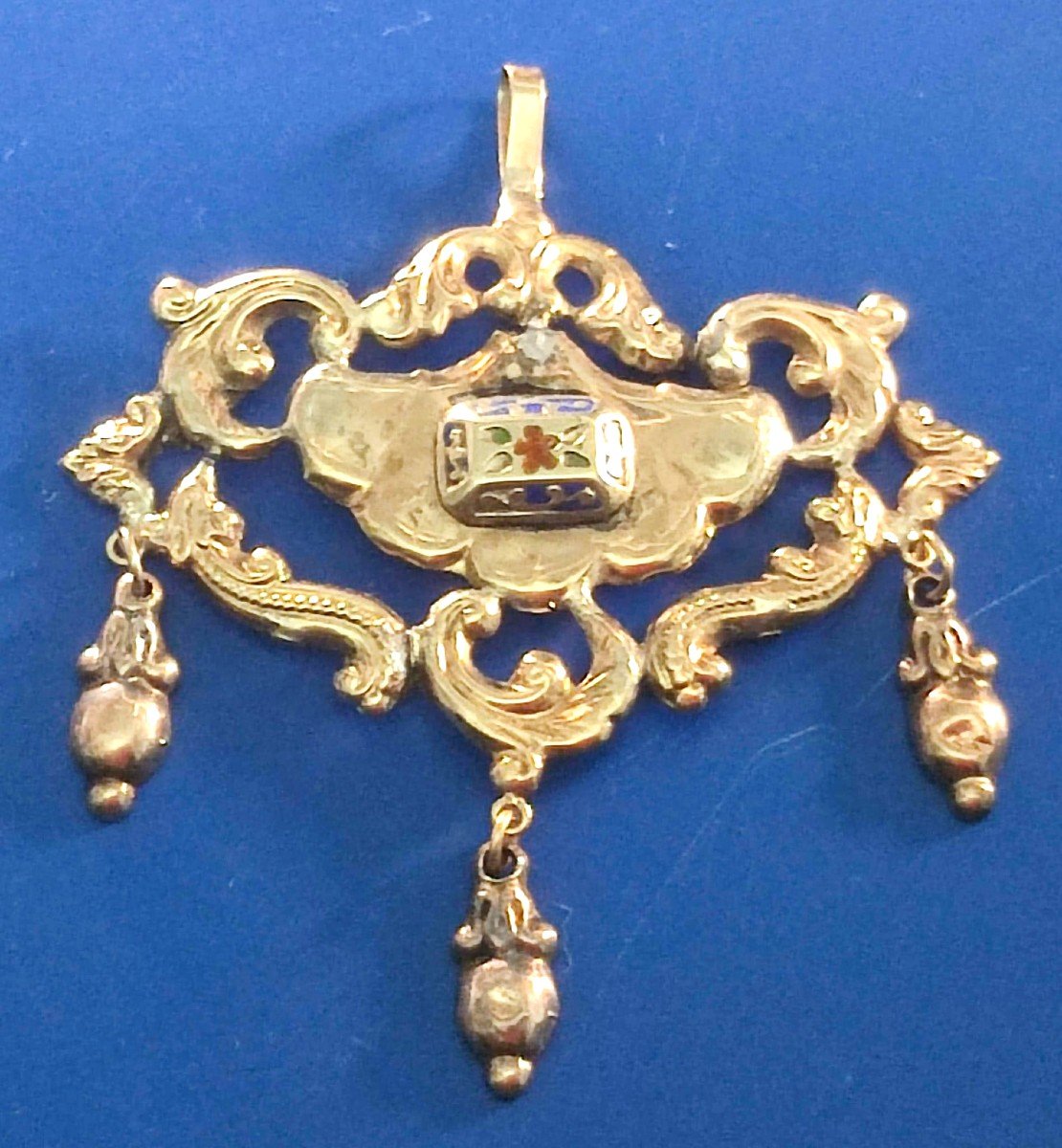  Pendentif Bourbon pour collier en or et émaux du XVIIIe siècle. Sicile vers 1780