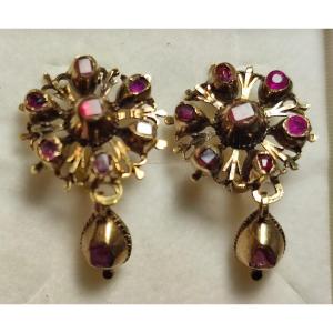 Sicilian Drop Earrings, Mid-18th Century In Gold And Rubies.