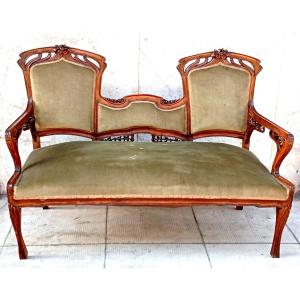 Ernesto Basile - Art Nouveau Floral Sofa In Finely Carved Walnut. (cm.130)