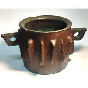 Hispano-moorish Mortar With Double Handles And 'ribbed' In Bronze. Sicily Or Spain XV-xvi