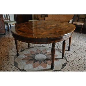 Elegante Table de forme ovale  sec. XIXe