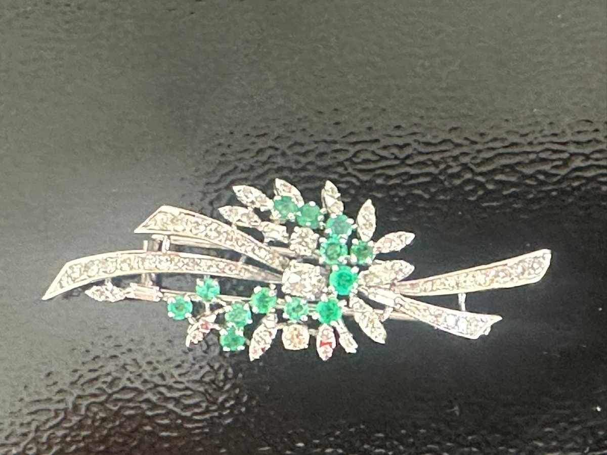 Diamond And Emerald Brooch In 18ct Gold-photo-1