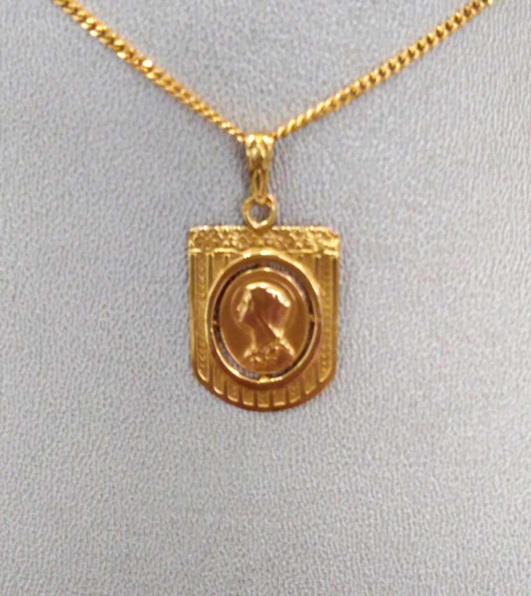 Art Nouveau Virgin Medal Yellow Gold-photo-2