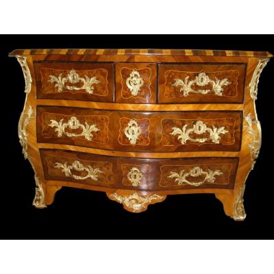 Commode Louis XV Marquetée.