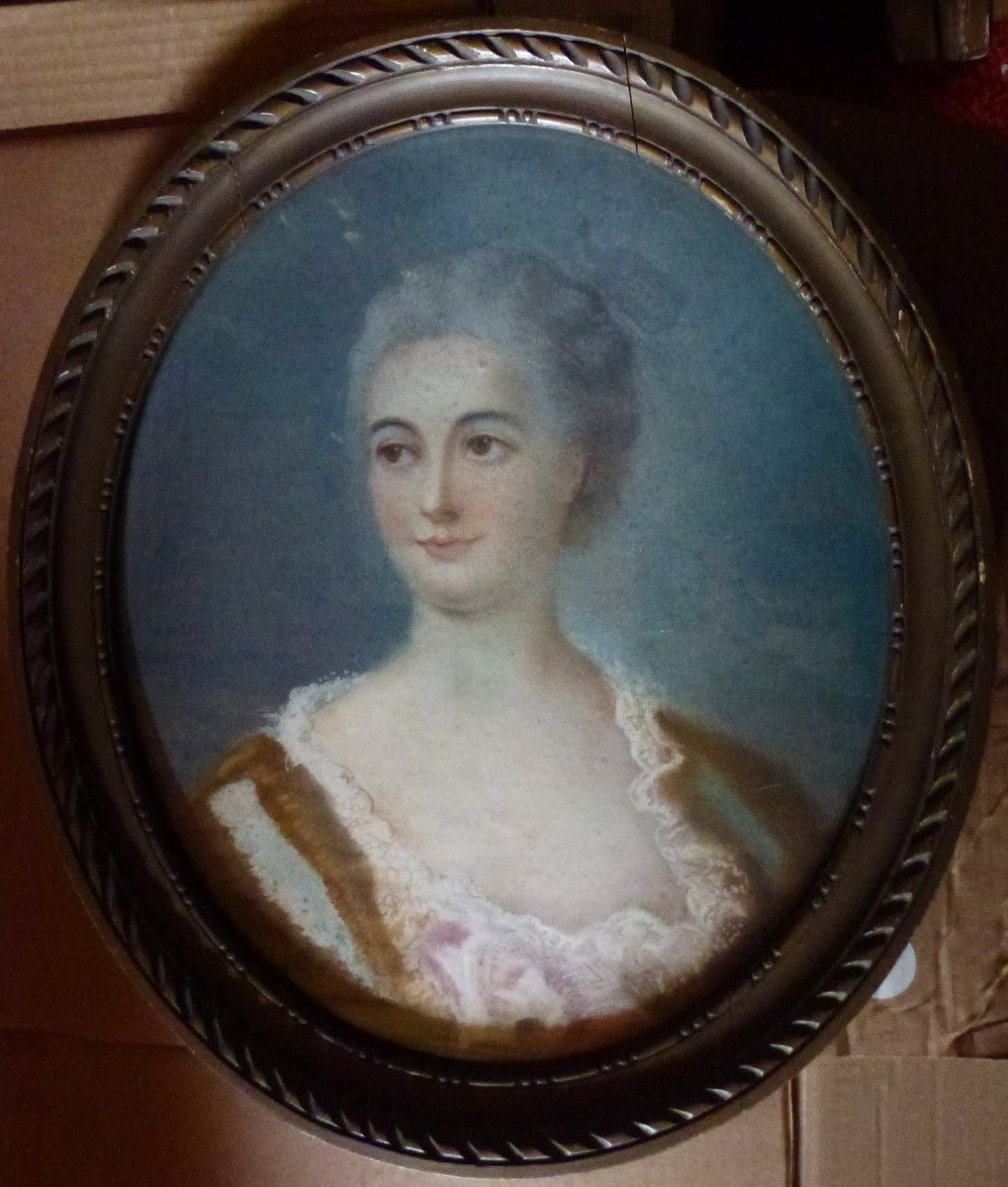 Oval Woman Portrait Louis XV Pastel Period From The XIXth Century