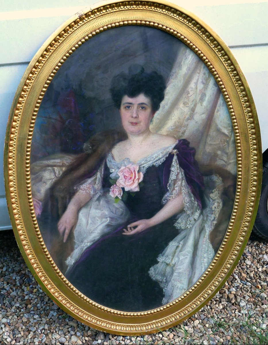 Large Oval Portrait Of A Woman French School Pastel End Of 19th Century