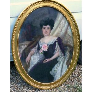 Large Oval Portrait Of A Woman French School Pastel End Of 19th Century