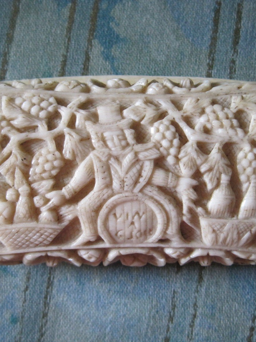 Snuff Box In Carved Bone With Bacchanal, France, End Eighteenth Century-photo-2