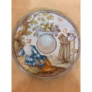 Trembleuse  en Faience paint avec deux   personnages feminins, Castelli, Italie, XVIII Siècle