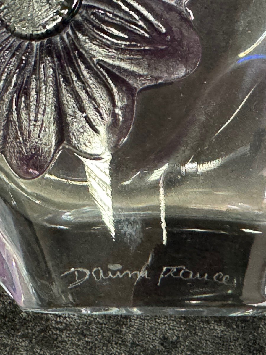 DAUM NANCY : VASE  EN  CRISTAL TRANSPARENT ET DEUX FLEURS VIOLETTES EN PATE DE VERRE-photo-2