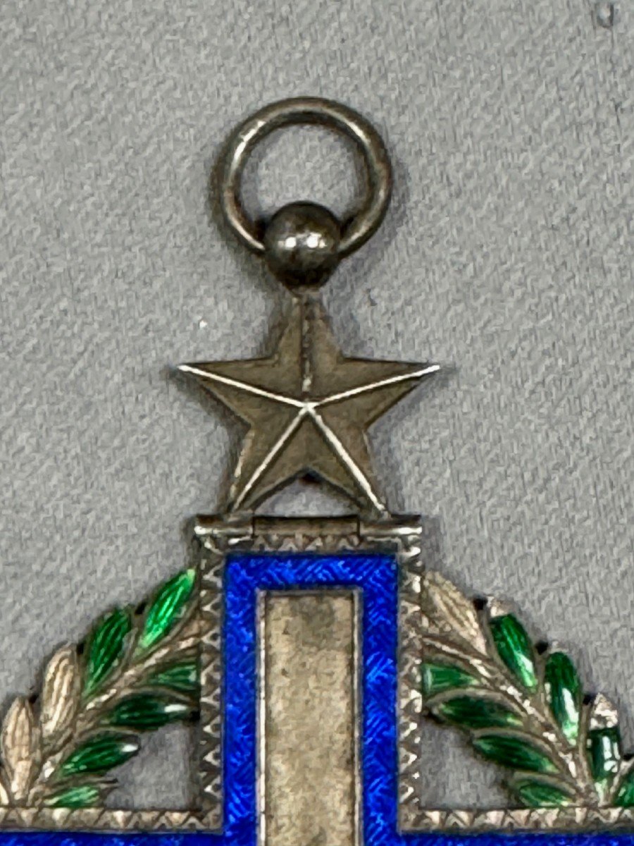 CROIX d'AUMONIER MILITAIRE avec une étoile des blessés en guise de charnière-photo-2