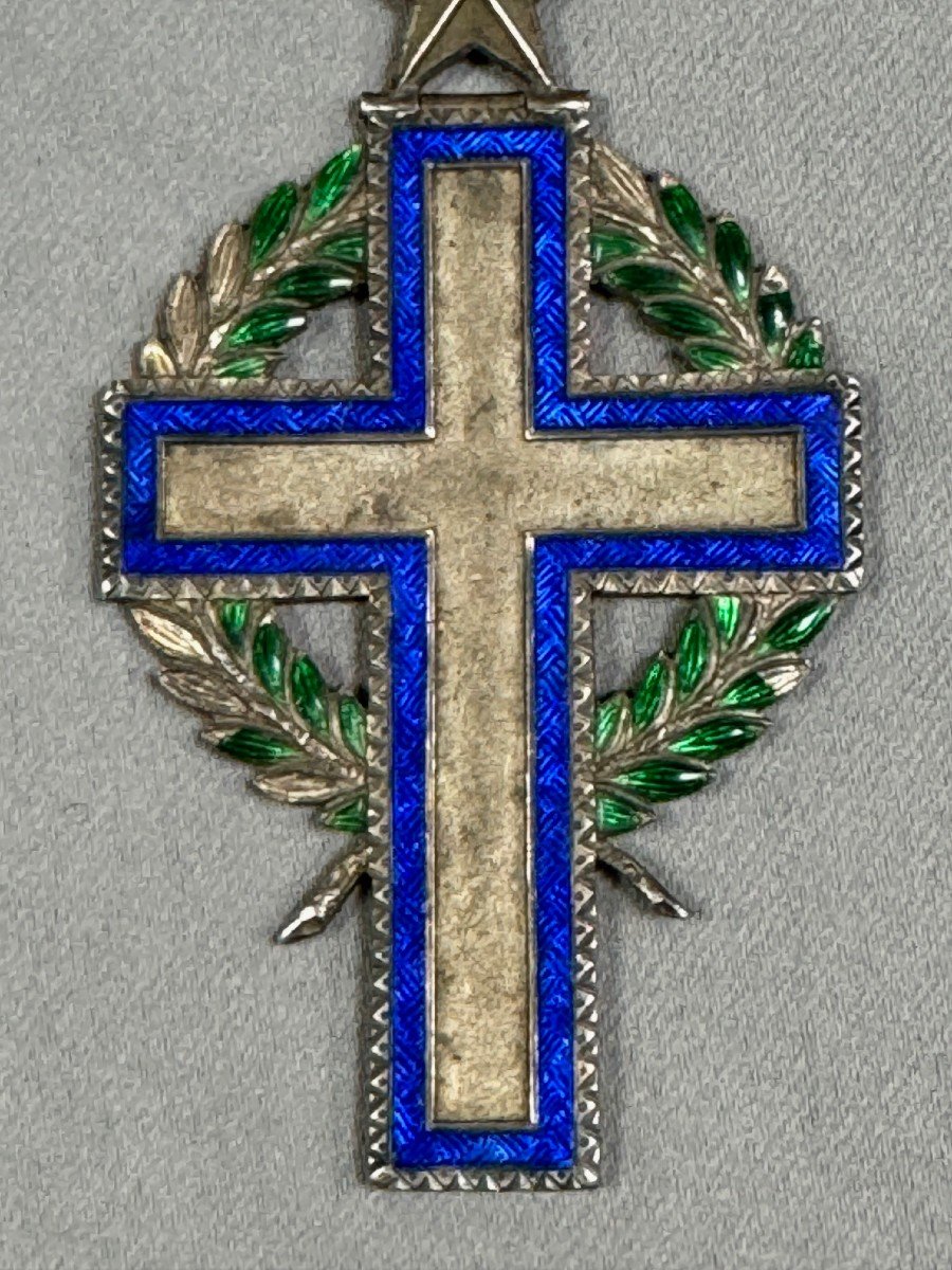 CROIX d'AUMONIER MILITAIRE avec une étoile des blessés en guise de charnière-photo-3