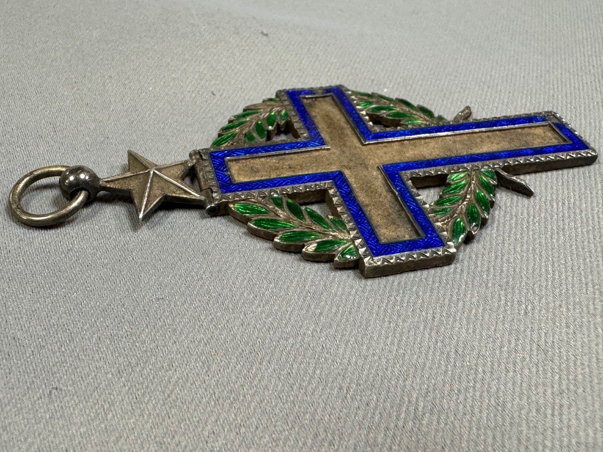 CROIX d'AUMONIER MILITAIRE avec une étoile des blessés en guise de charnière-photo-2