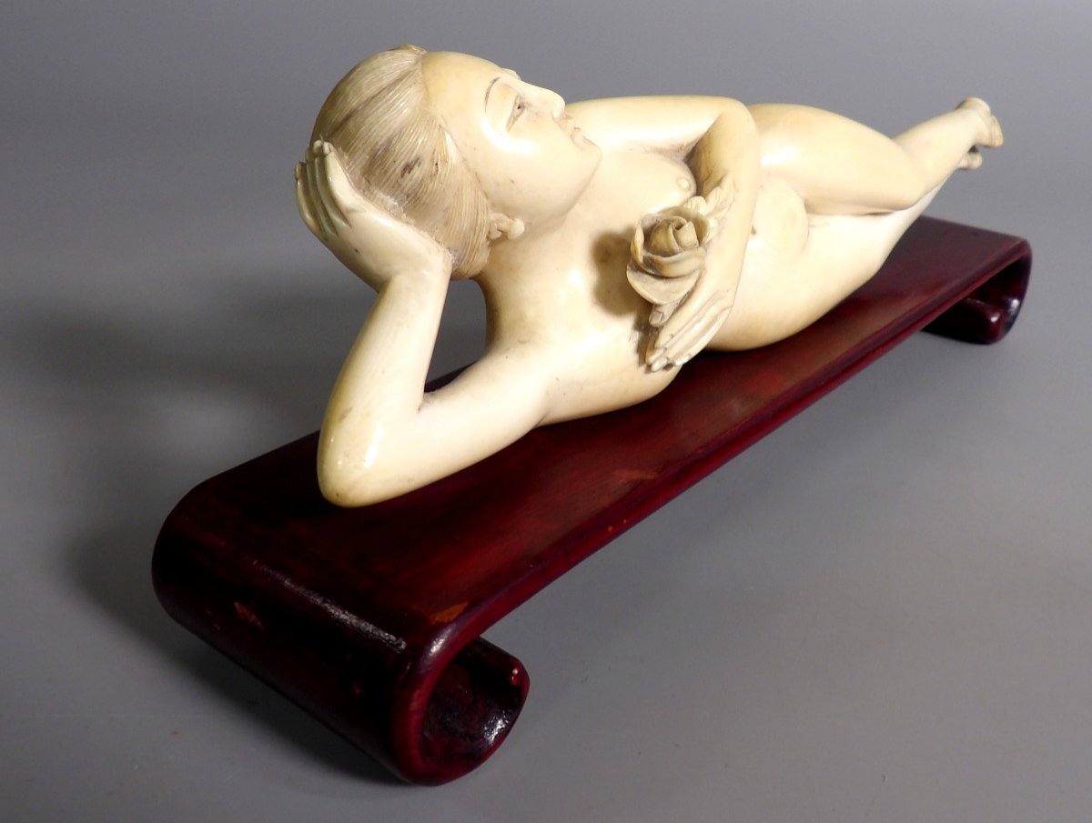 Bone Sculpture On Varnished Wooden Base - Naked Asian Woman Lying Down-photo-3