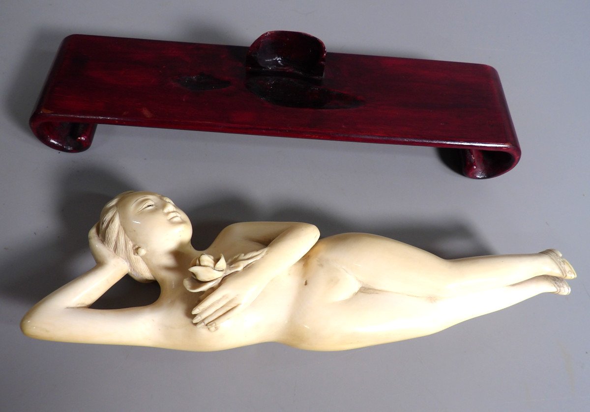 Bone Sculpture On Varnished Wooden Base - Naked Asian Woman Lying Down-photo-3