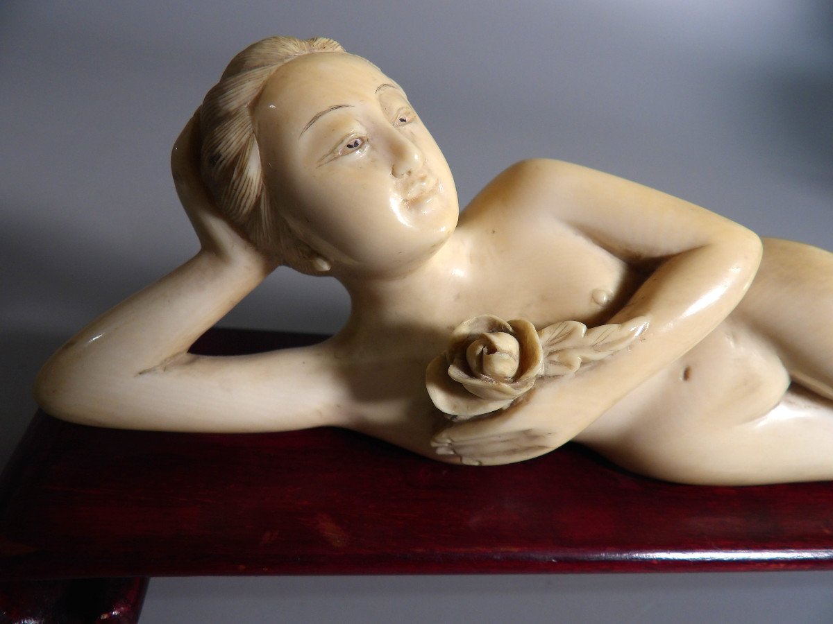 Bone Sculpture On Varnished Wooden Base - Naked Asian Woman Lying Down-photo-5