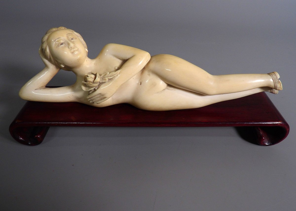 Bone Sculpture On Varnished Wooden Base - Naked Asian Woman Lying Down