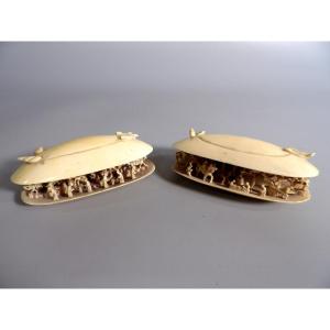 Set Of 2 Fine Bone Sculptures - Open Shells Offering Typical Life Scenes