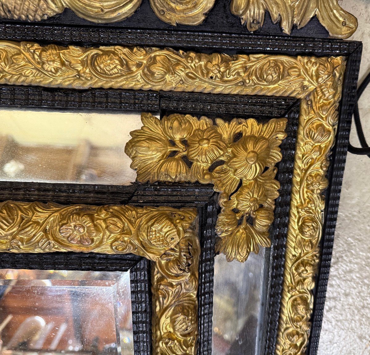 Beveled Mirror With Parecloses Wood - Embossed Brass - Very Gilded - Carved Flower Pediment - Nap. III-photo-2