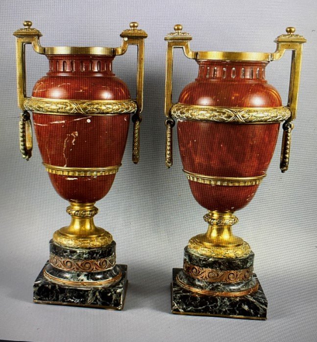 2 Vases Mabre Rouge  - Monture Bronze  doré-  H : 50cm  style LXVI