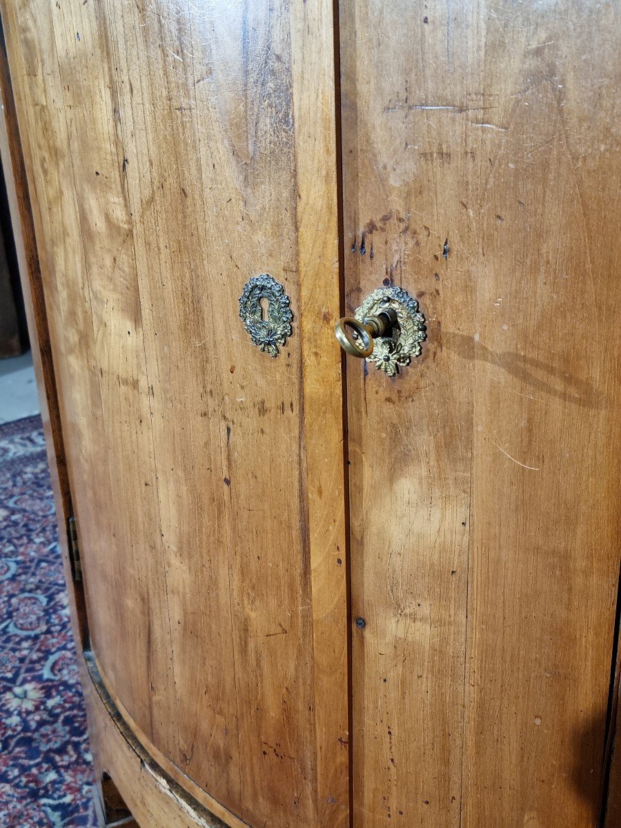 Curved Corner Cabinet In Restoration Cherry, 19th Century. -photo-2