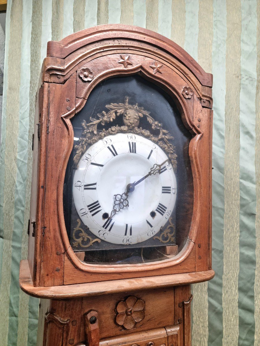 Horloge de parquet en noyer, moulurée et sculptée,régence . d'époque 18ème. -photo-3