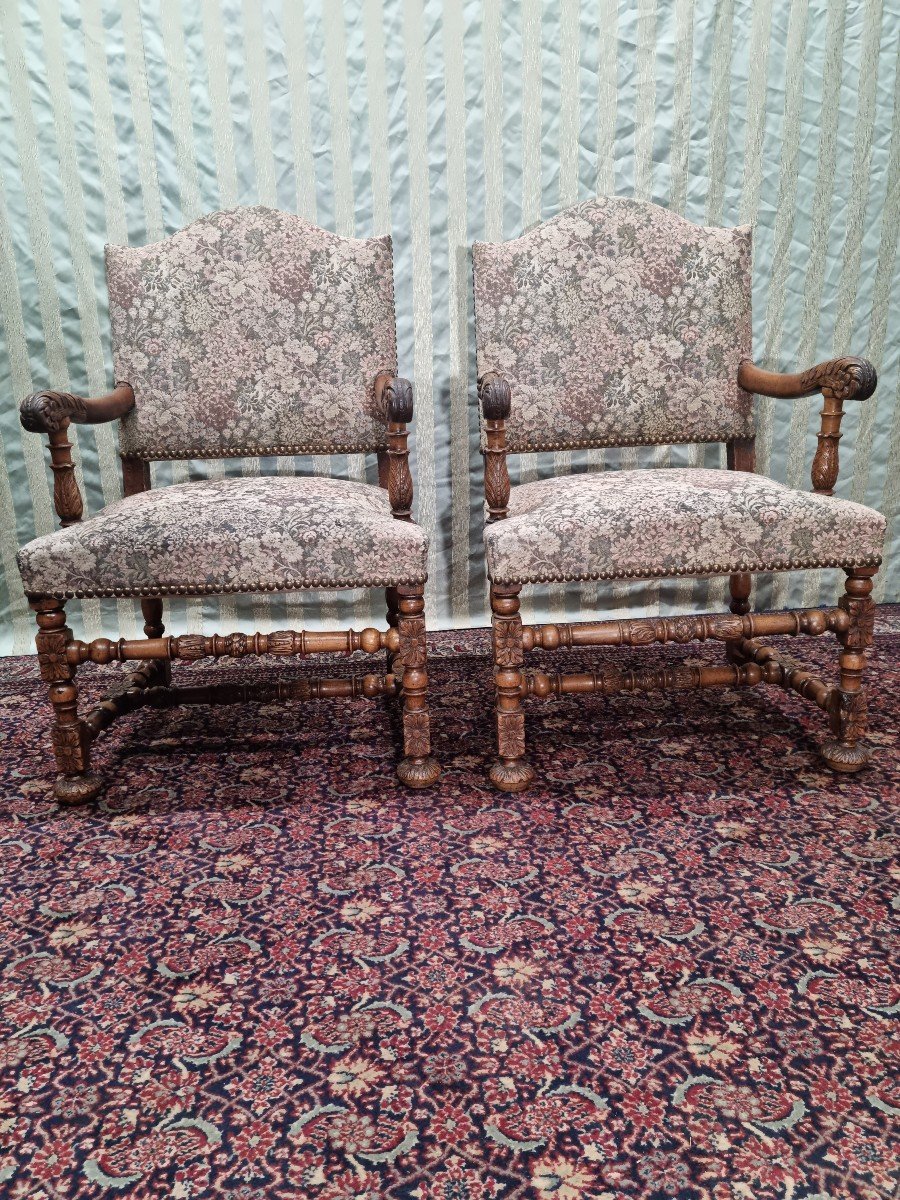 Paire de fauteuils à bras en Noyer de style Louis XIII, d'époque 19ème -photo-3