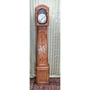 Walnut Floor Clock, Molded And Carved, Regency. 18th Century. 