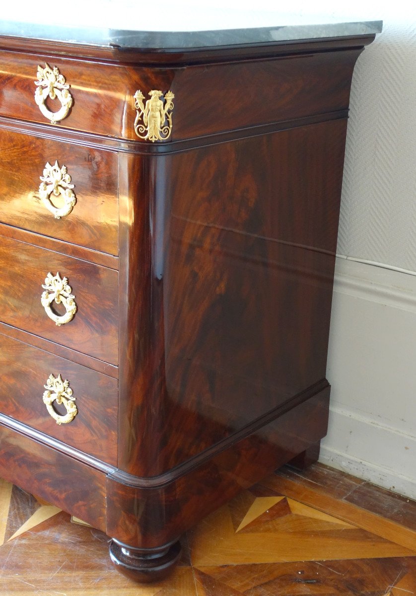 Commode d'époque Restauration En Acajou Flammé, Bronzes Doré Au Mercure & Marbre Bleu Turquin-photo-7