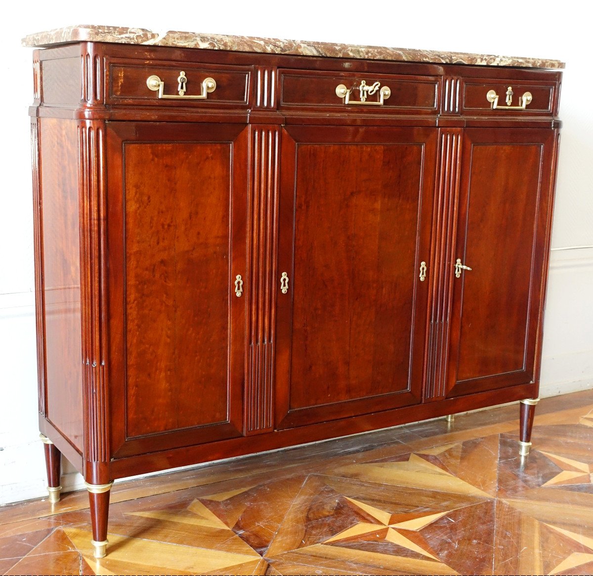 Louis XVI Period Buffet Of Shallow Depth In Speckled Mahogany 125.5 X 35 X 103cm