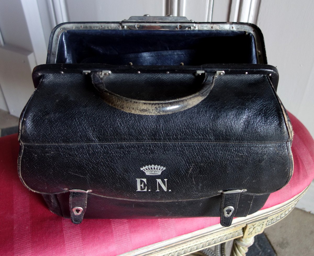 Les Greniers d'Un Château - Black Leather Travel Bag With Count's Crown-photo-1