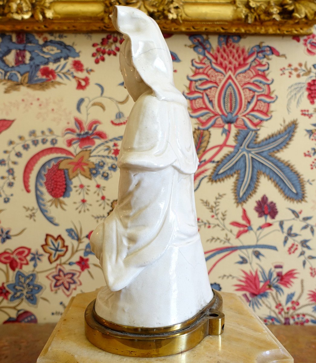 Guanyin Statue In Chinese Porcelain Bronze Base - Chinoiserie Decor / Chinese Cabinet-photo-1