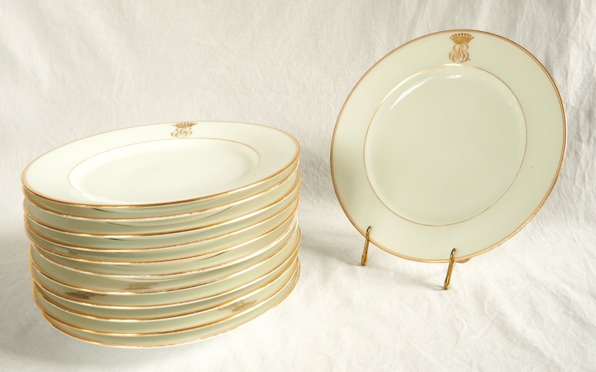 Porcelain Dinner Set For 12 People - Crown Of Count-photo-2