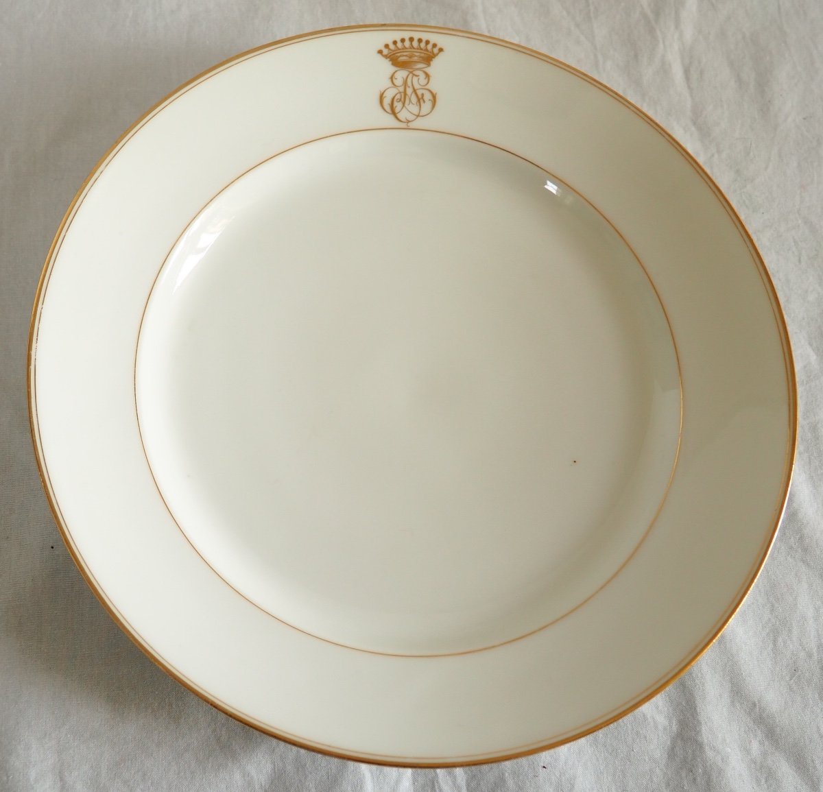 Porcelain Dinner Set For 12 People - Crown Of Count-photo-7