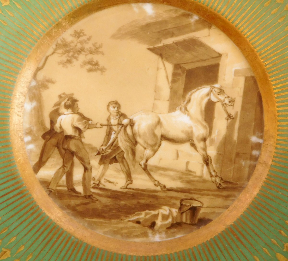 Manufacture Honoré - Grisaille Plate Riding On Almond And Gold Background-photo-2