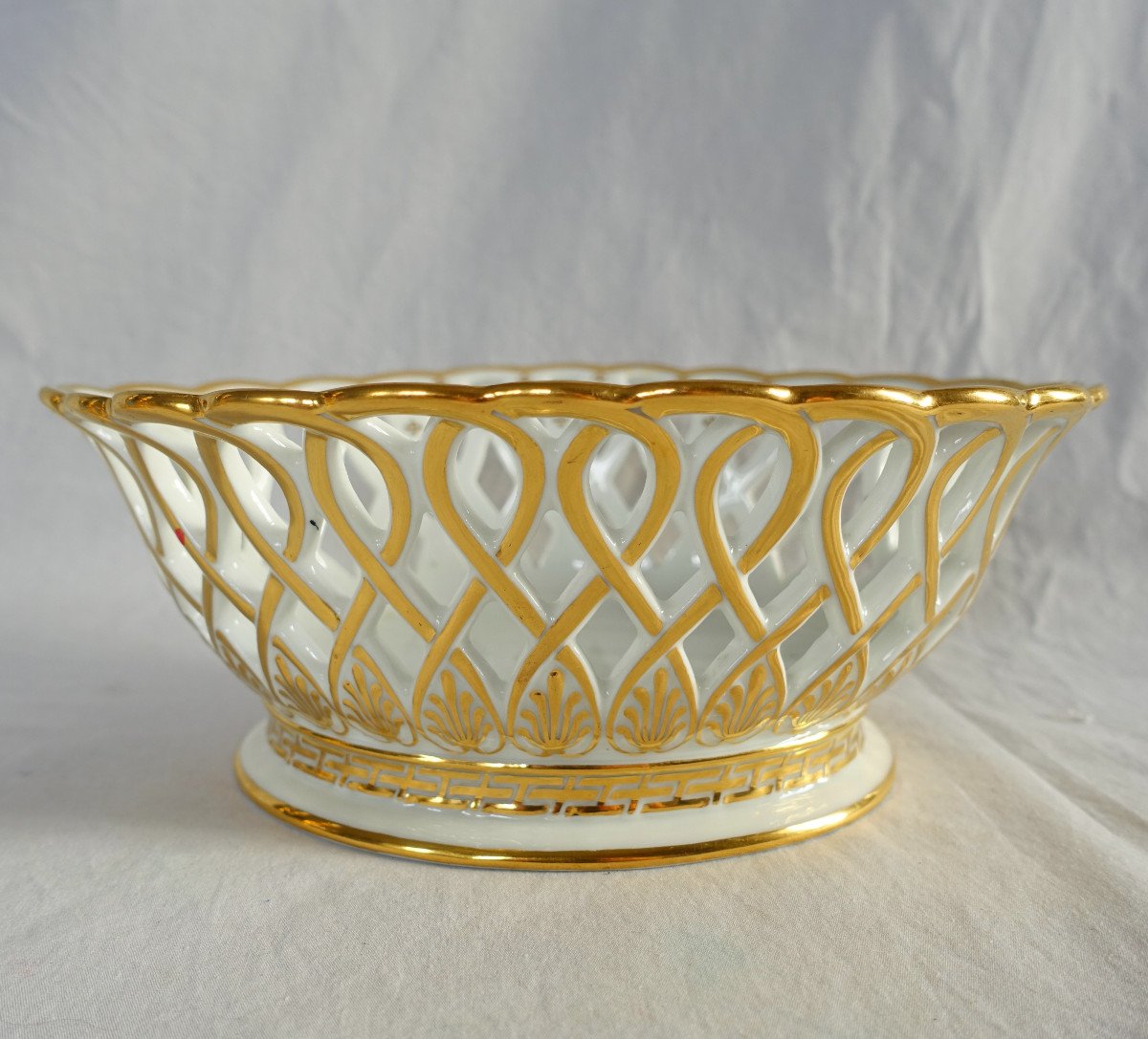 Nast - Empire Oval Cut In Openwork Porcelain Gilded With Fine Gold, Early 19th Century-photo-2