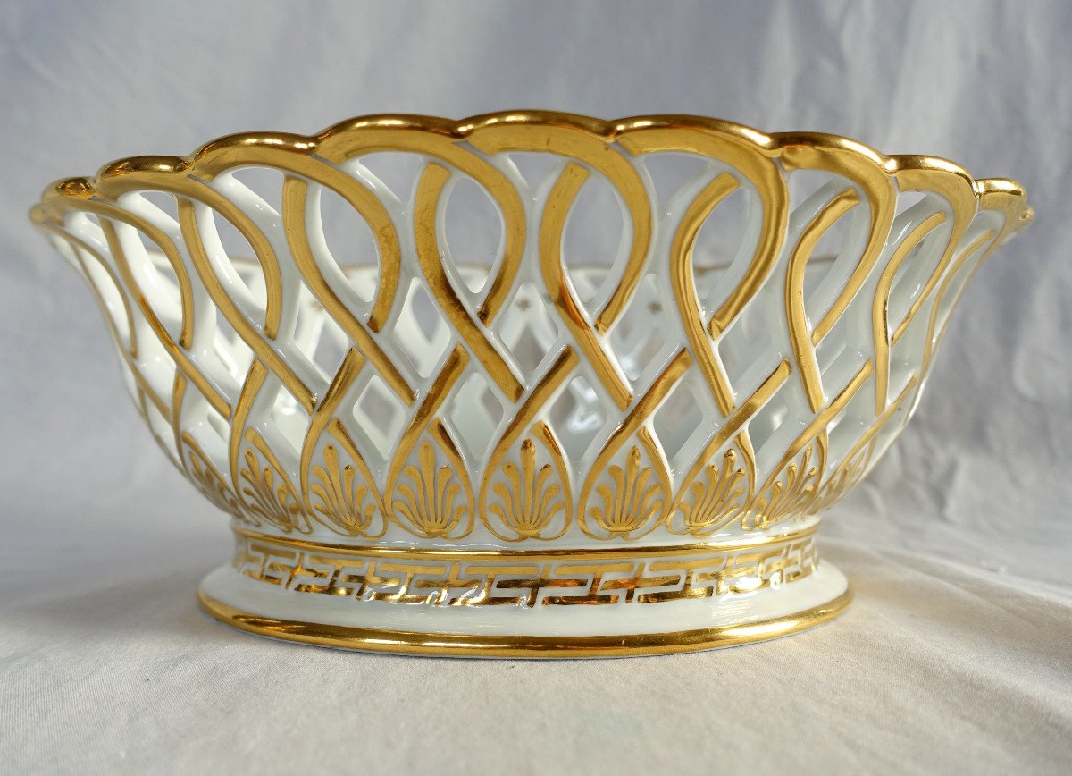 Nast - Empire Oval Cut In Openwork Porcelain Gilded With Fine Gold, Early 19th Century-photo-1