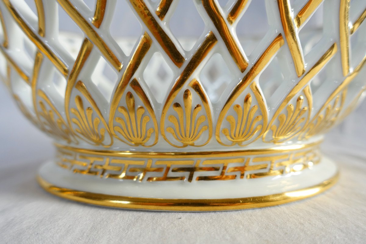 Nast - Empire Oval Cut In Openwork Porcelain Gilded With Fine Gold, Early 19th Century-photo-2