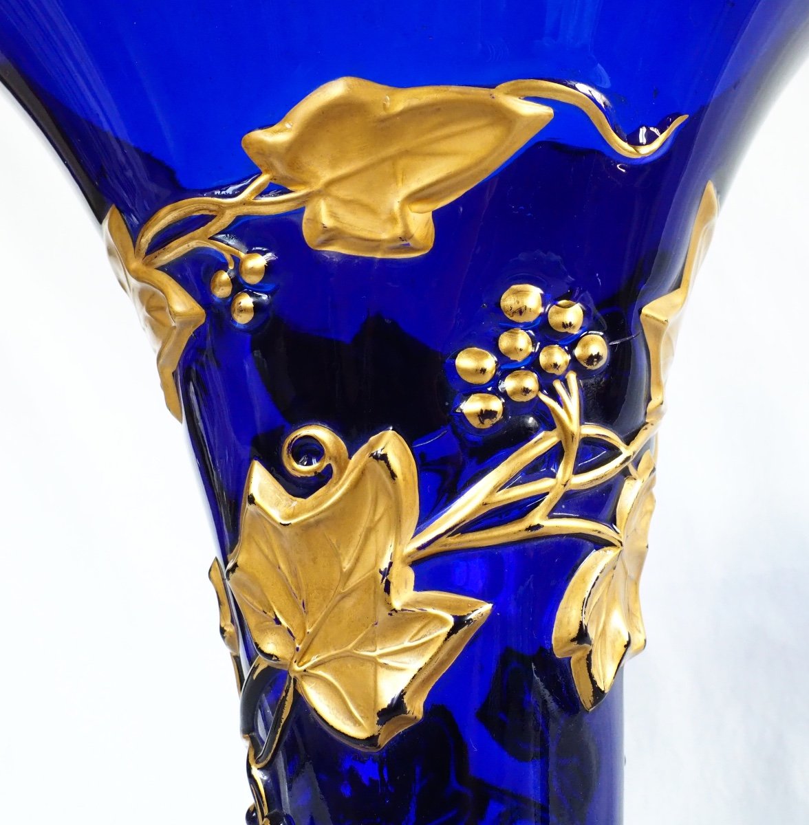  Baccarat Grand Vase En Cristal  Bleu Cobalt et or, Modèle à Guirlande De Lierre - 39,6cm-photo-4