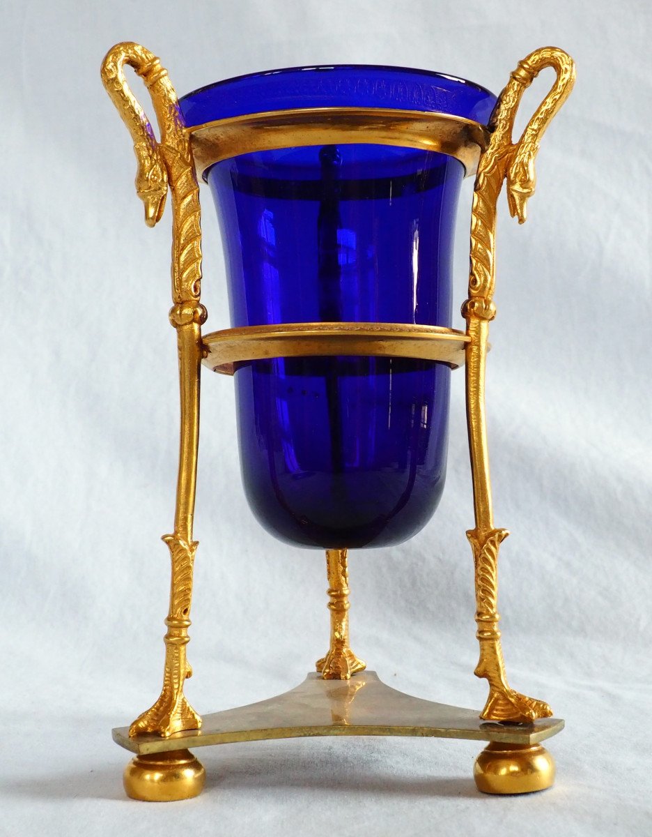 Empire Period Athenian Vase In Gilt Bronze And Blue Crystal, Decorated With Swan Necks-photo-1